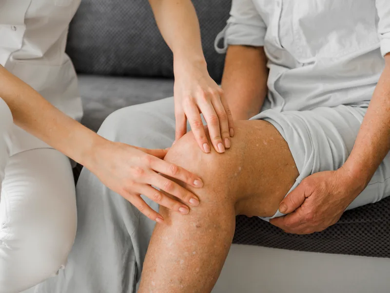Chiropractic care for knee pain at The Creek Chiropractic & Wellness in Battle Creek