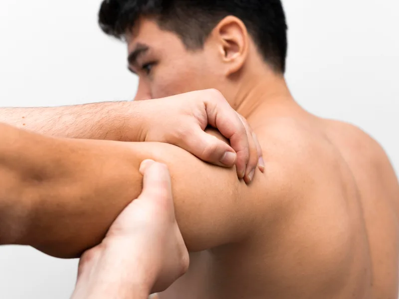 The Creek Chiropractic & Wellness treating shoulder pain in Battle Creek
